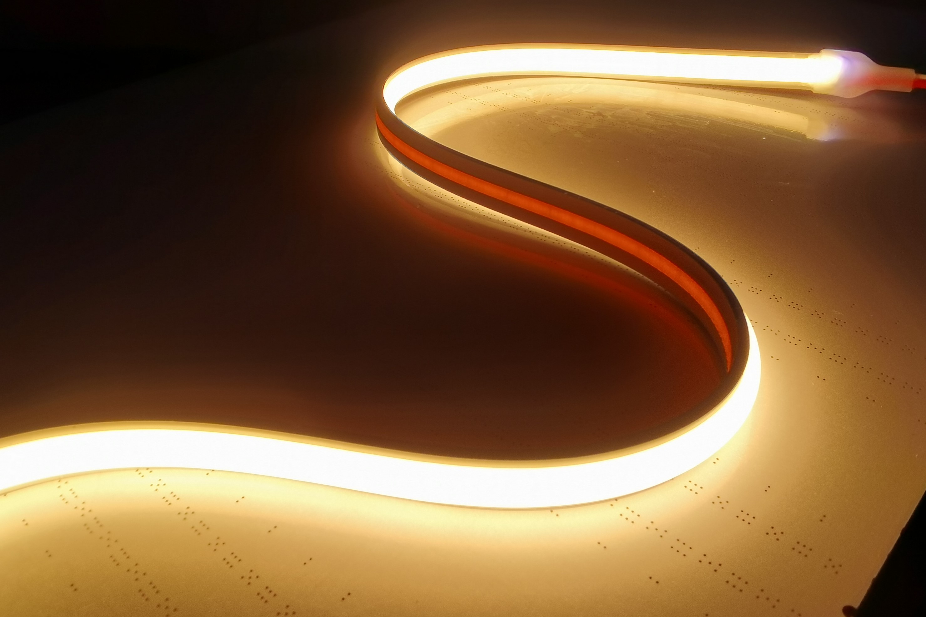 هیچ نقطه نوری نور نواری COB LED وجود ندارد