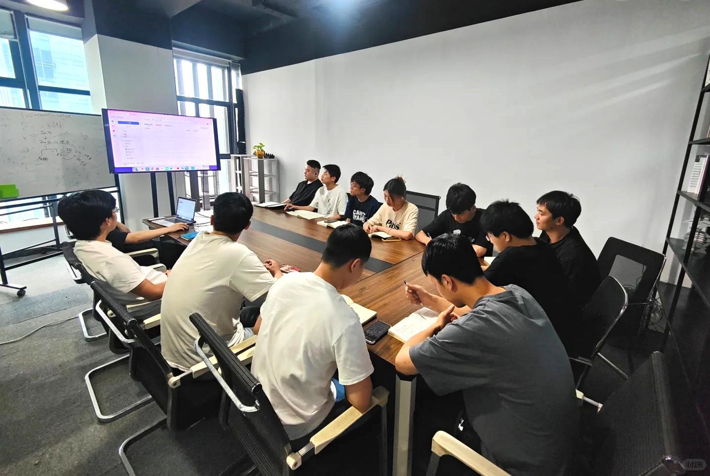 کنفرانس جدید محصولات نواری LED LED و کنفرانس آموزش محصول با موفقیت به پایان رسید